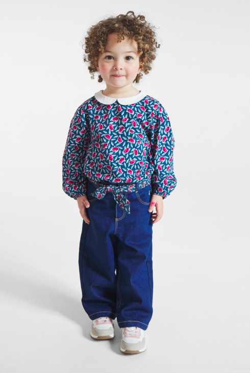 Jean large ceinture fleurie bleu bébé fille 1