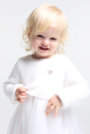 Vestido blanco de dos materiales con mangas para bebé niña 4