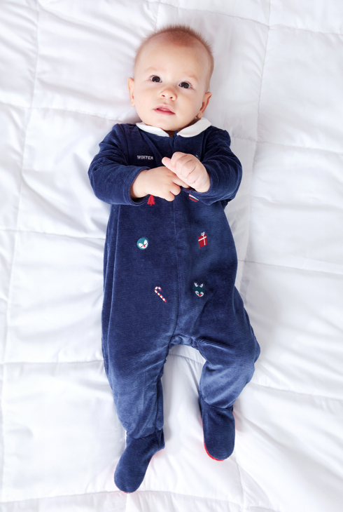 Blauer Baby-Strampler aus Cordsamt mit Wintermotiven für Jungen 1