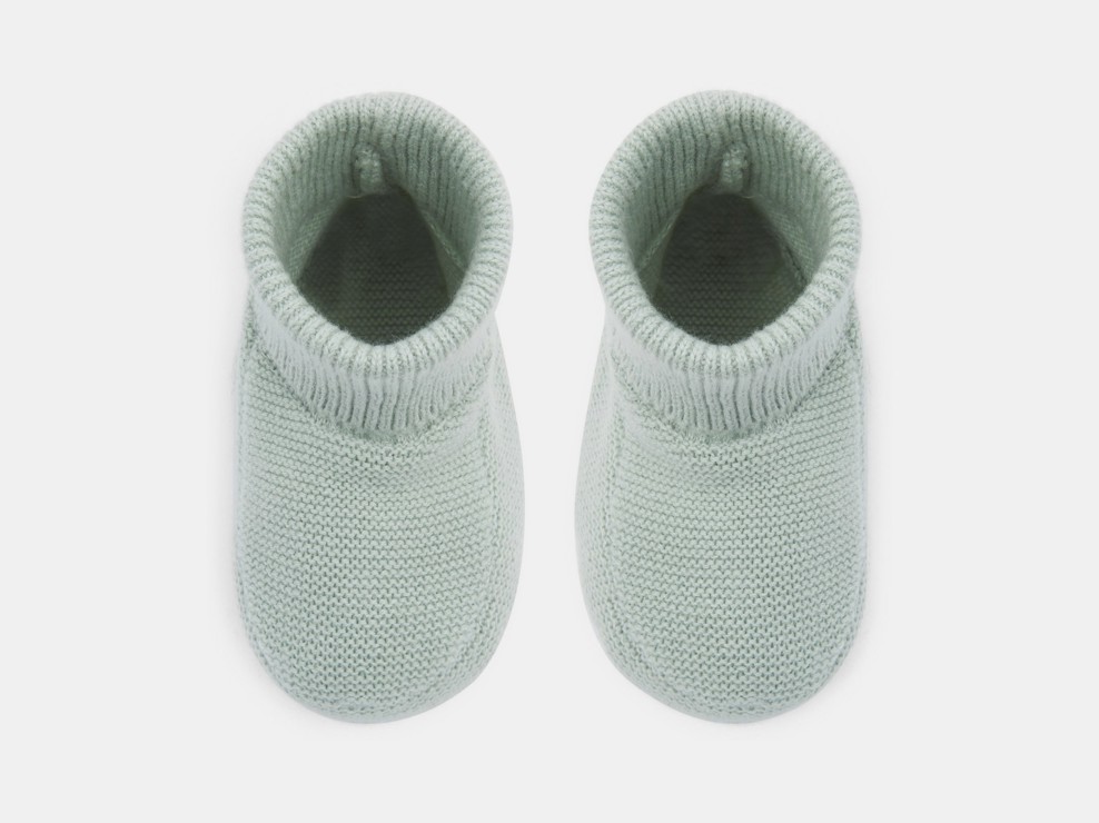 Grüne Strick-Schühchen zum mühelosen Anziehen für Neugeborene 2