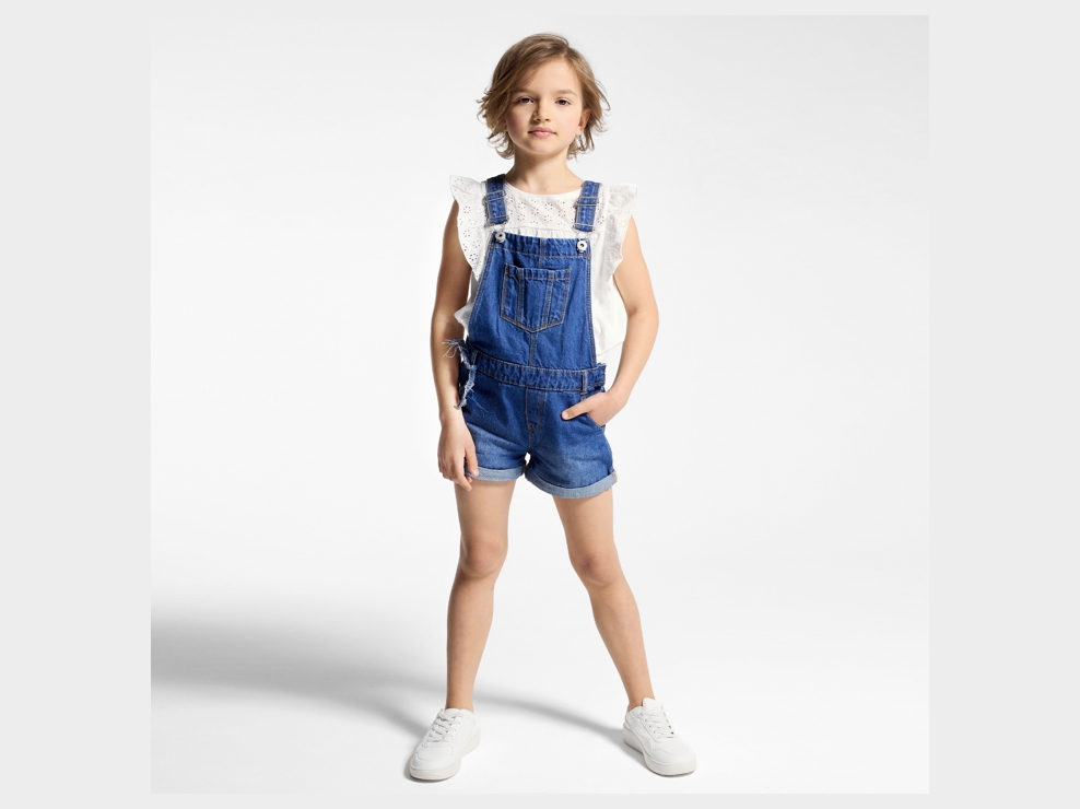 Salopette-short en jean bleu Fille 1