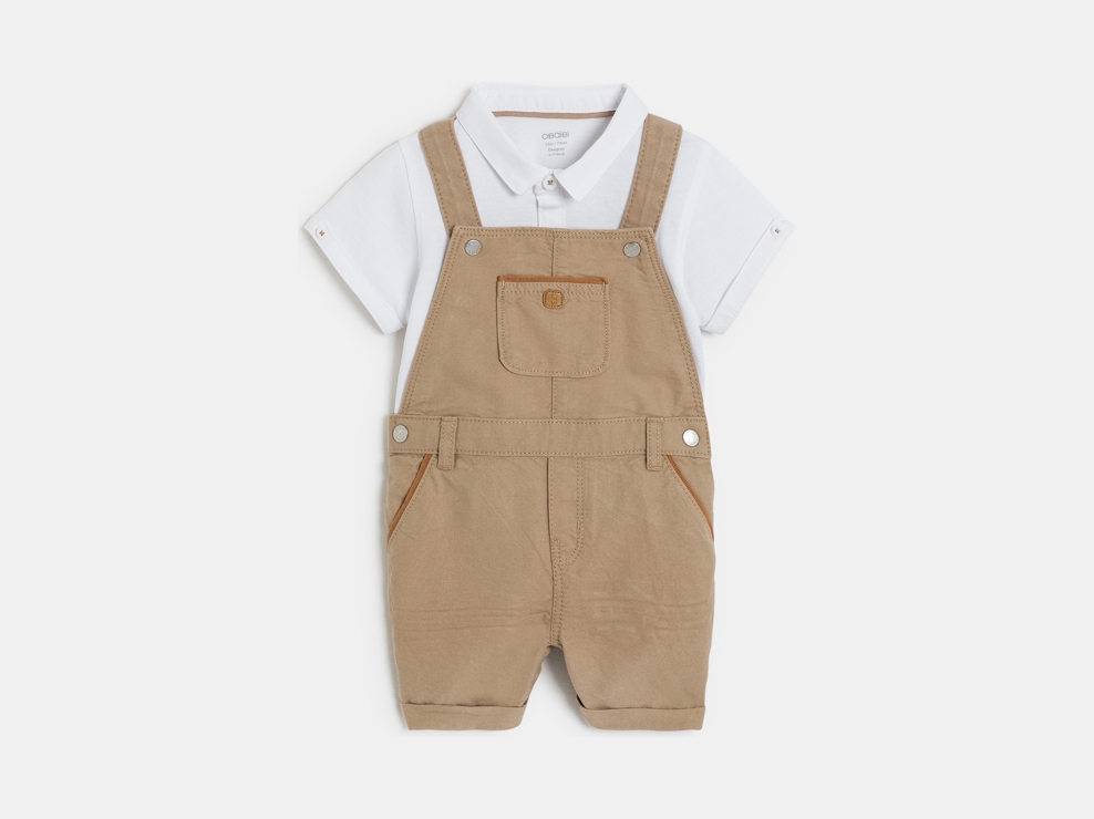 Peto corto beige y polo de punto piqué blanco bebé niño 1