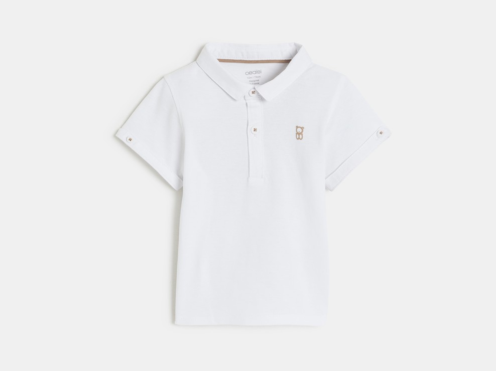 Kurze beige Latzhose und weißes Poloshirt aus Piqué-Gewebe Kleinkind Junge 2