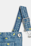 Kurze Latzhose aus blauem Jeansstoff mit Zitronenmotiv für Mädchen 2