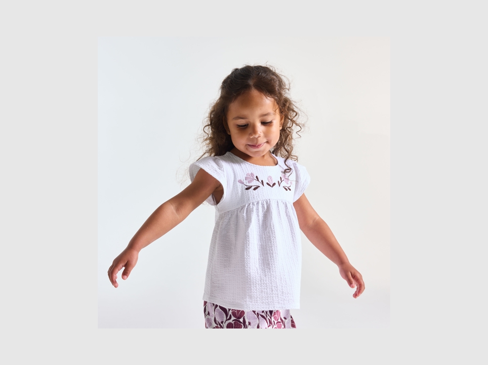 Tee-shirt brodé fleurs blanc et short maille violet bébé fille 1