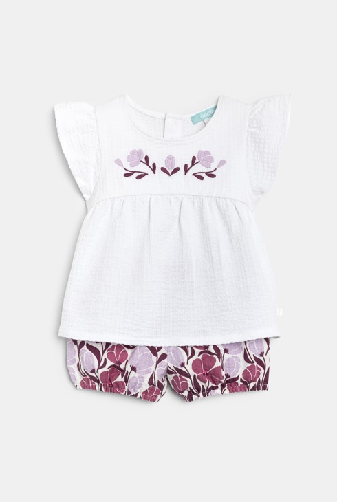 Violettes T-Shirt mit aufgestickten weißen Blumen und Strickshorts Kleinkind Mädchen 2