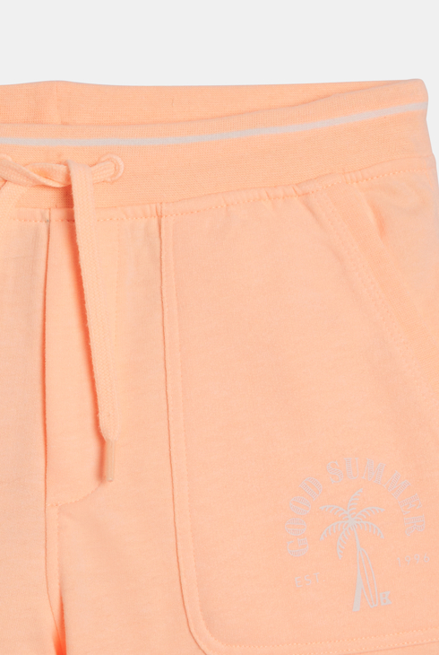 Fantovske pastelno oranžne bermuda hlače iz vpojne tkanine 2