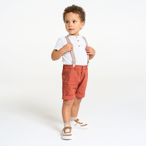 Baby boy's terracotta Bermuda shorts with braces and a white Henley T-shirt 1