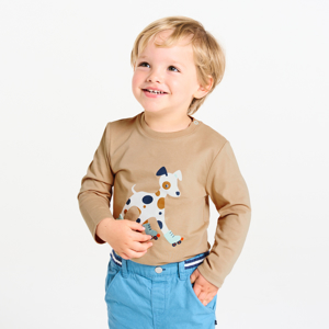 Bruin T-shirt met rolschaatsend hondje voor babyjongens 1