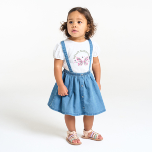 Rok met bretellen in blauwe denimstof en witte t-shirt voor babymeisjes 1