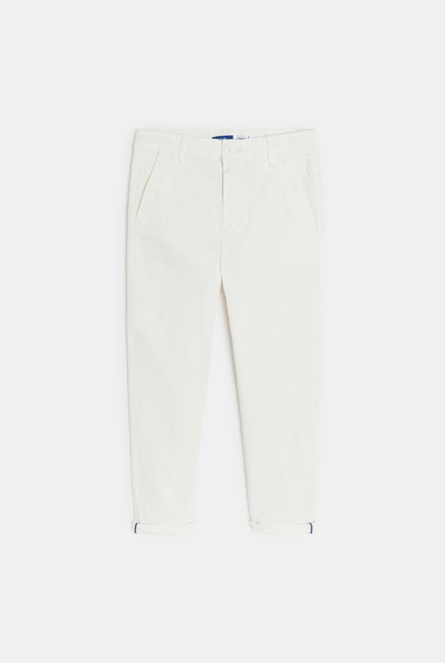 Jednobojne bijele chino hlače za dječake 2