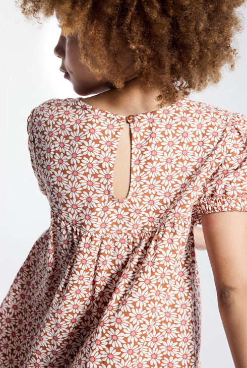 Orangefarbenes Blümchenkleid Mädchen 2