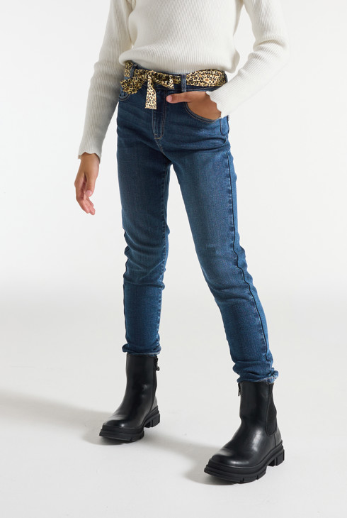 Vaquero skinny con cinturón azul niña 2