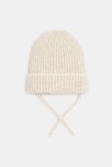 Bonnet en maille tricot côtelée beige bébé
