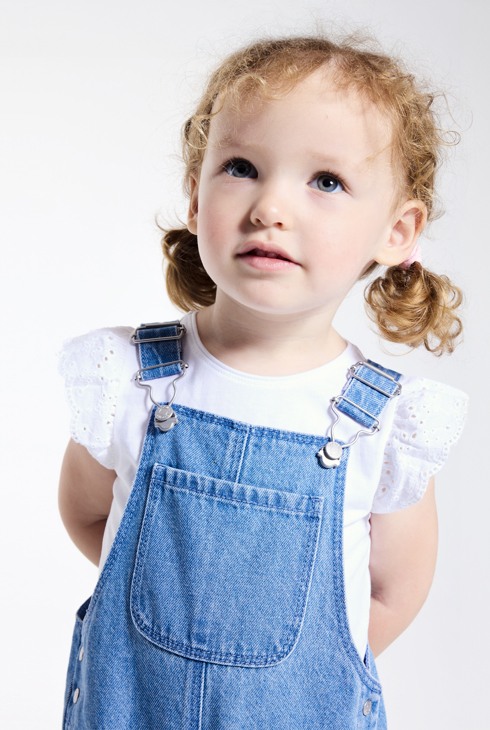 Blaue Latzhose aus Denim Baby Mädchen 2