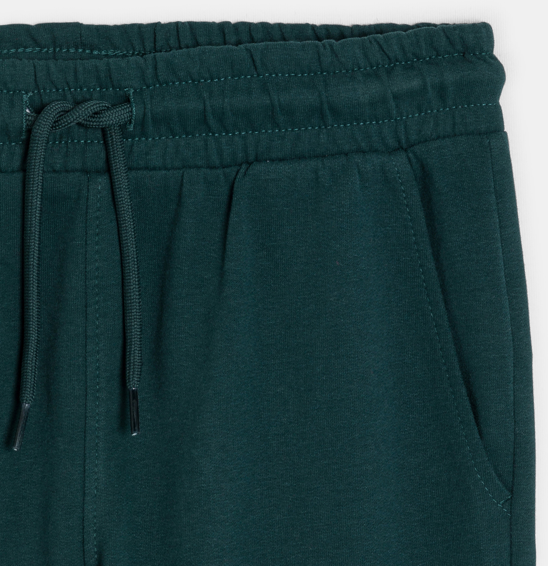 Fantovske enobarvne jogging hlače iz lahke vpojne tkanine 2