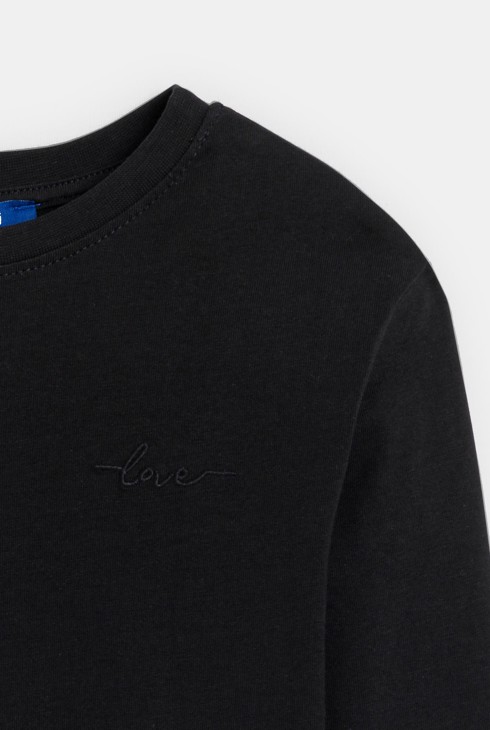 Girl's plain black love embroidery T-shirt 2