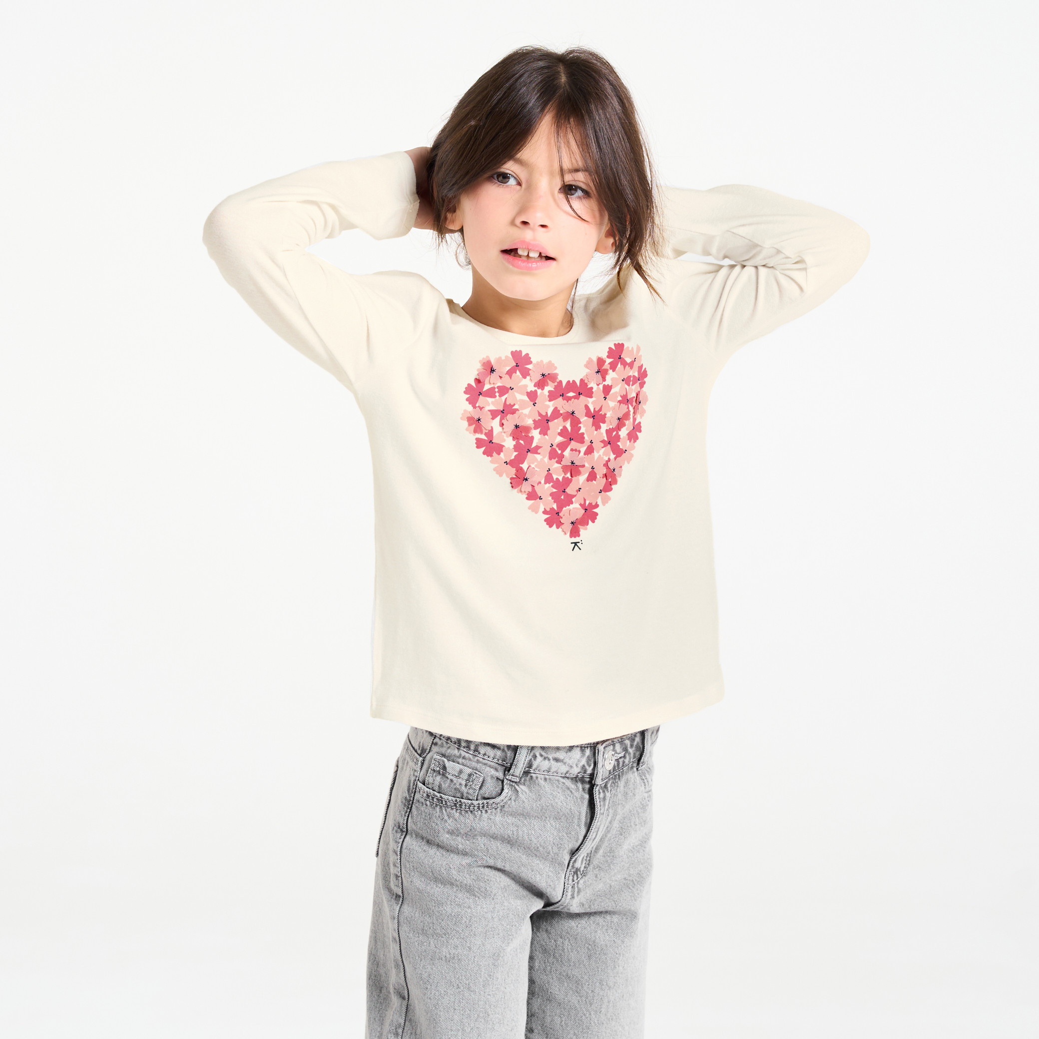 【TypeService】Soft Embroidery T-Shirt★ILLITイロハ着用 TypeService】Soft Embroidery T-Shirt☆ILLITイロハ着用