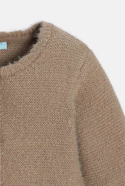 Morbido cardigan marrone lavorato a maglia per neonata 2