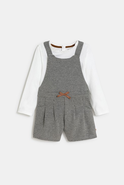 Baby girl's warm patterned overall-shorts and grey T-shirt 1