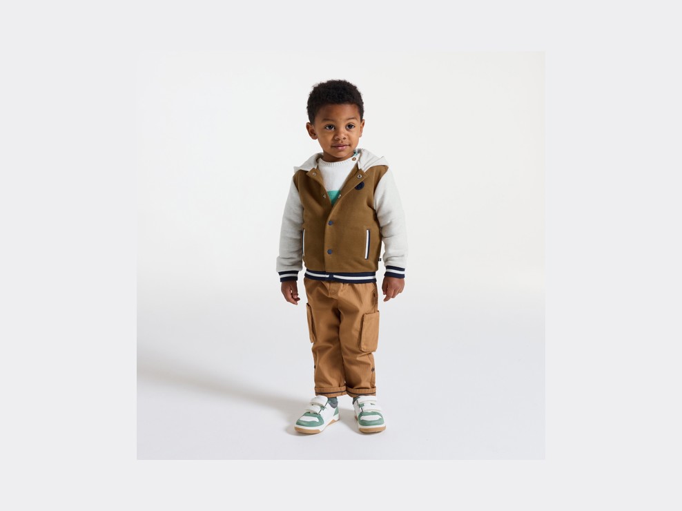 Braune Collegejacke mit Kapuze aus Molton Kleinkind Junge 1