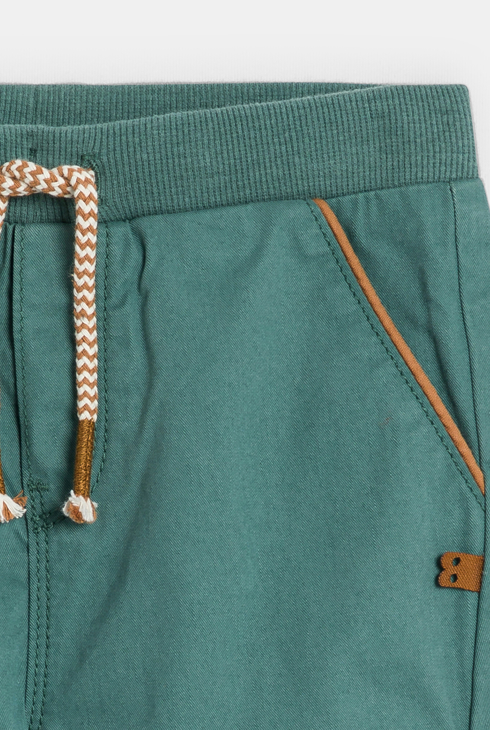Gestreifte Jogpants in Grün für kleine Jungen