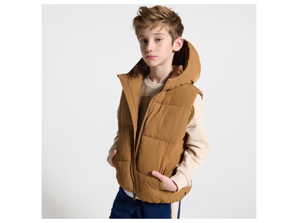 Chaleco plumífero camel para niño 1