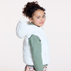 Girl's white sleeveless down jacket 1