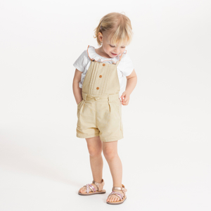 Salopette courte et tee-shirt chic beige bébé fille 1