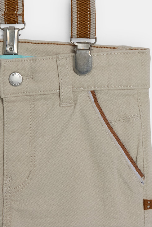 Beige Bermudashorts mit Trägern Kleinkind Junge 2