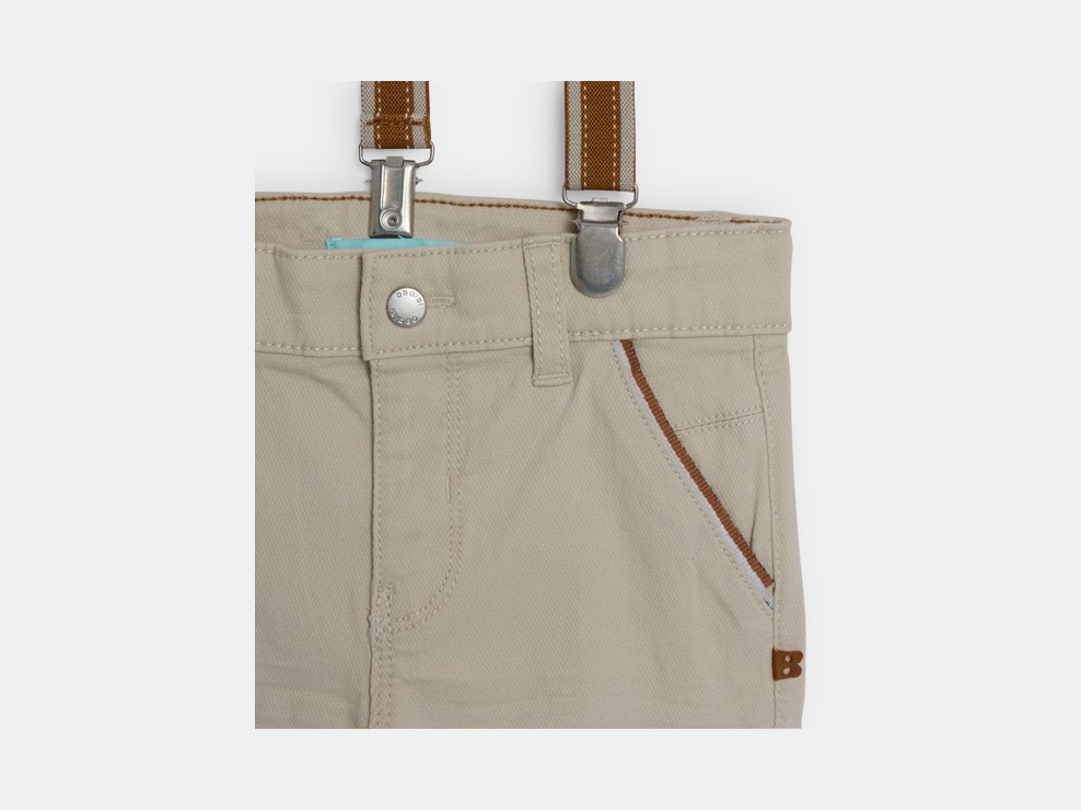 Beige Bermudashorts mit Trägern Kleinkind Junge 2