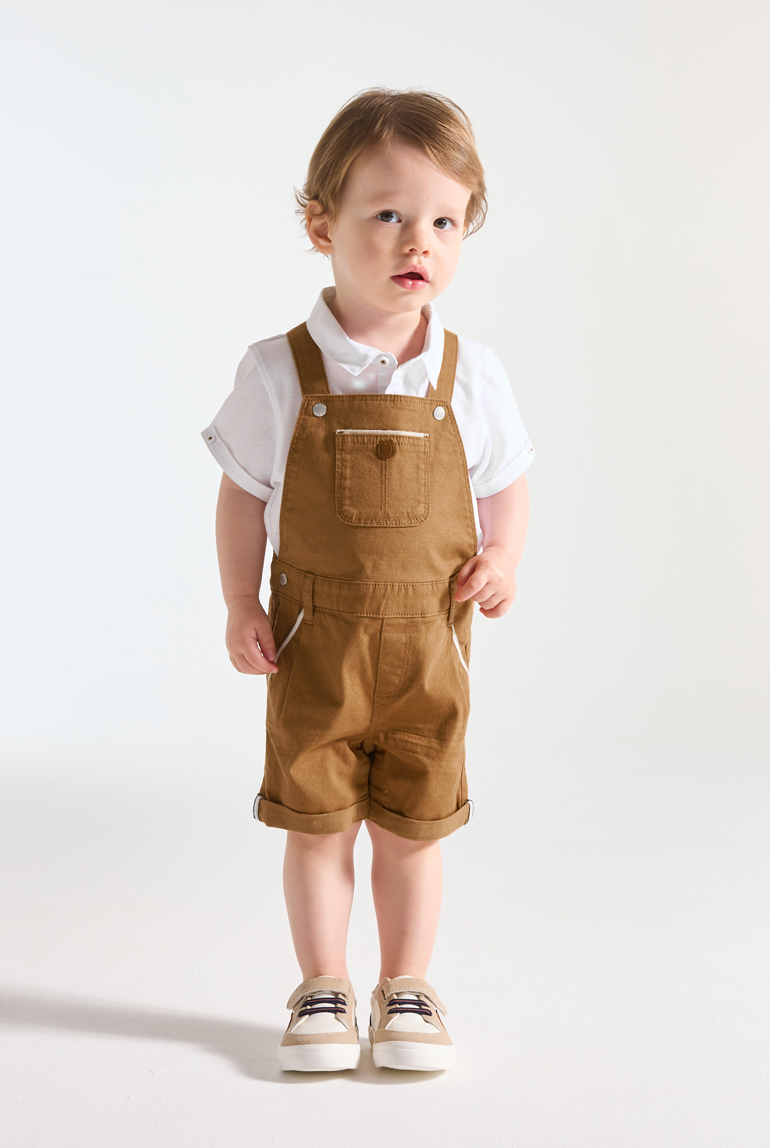 Salopette courte en coton et polo marron bébé garçon 1
