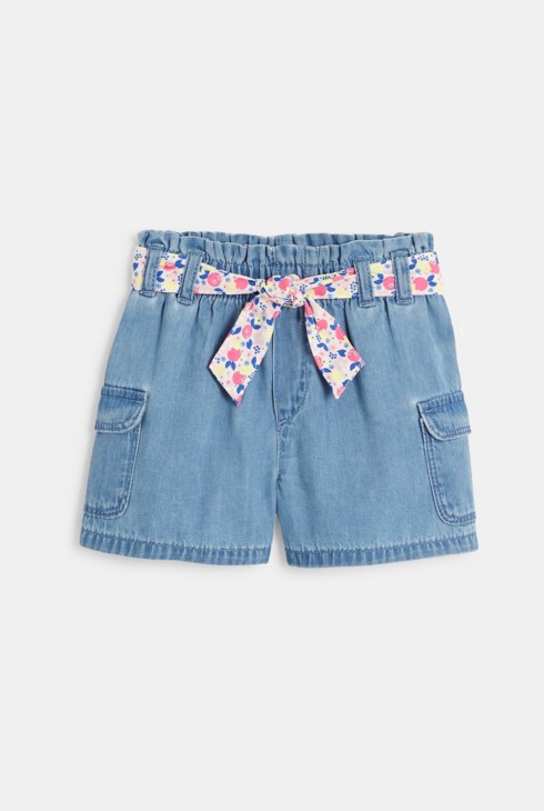 Blaue Cargoshorts aus leichtem Denim mit geblümtem Gürtel Kleinkind Mädchen 2