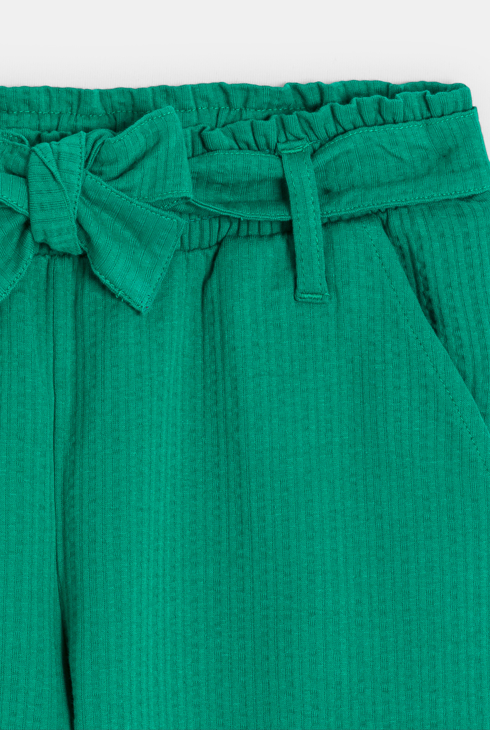Weite grüne Hose mit Gürtel für Mädchen