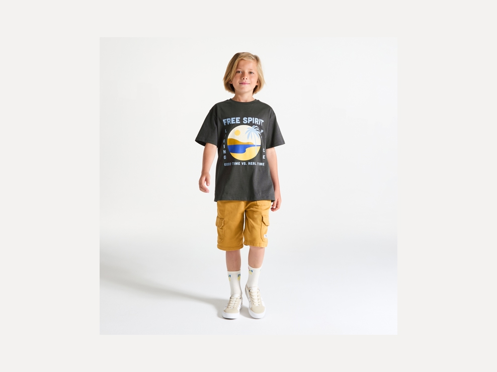 Camiseta de manga corta motivo aislado gris niño 1
