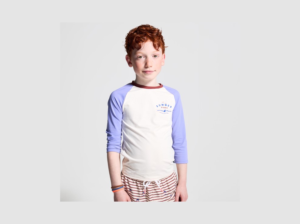Beiges T-Shirt mit UV-Schutz und 3/4-Ärmeln für Jungen 1
