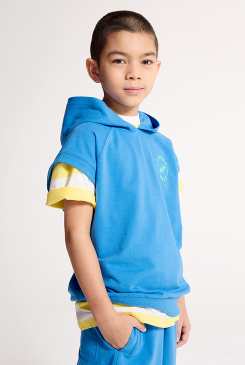 Blaues, kurzärmliges Kapuzensweatshirt für Jungen 2