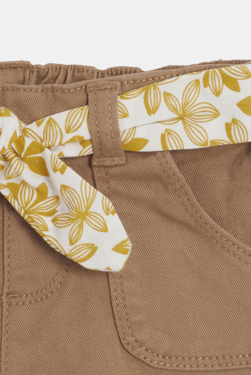 Braune Baumwollshorts mit geblümtem Gürtel Kleinkind Mädchen