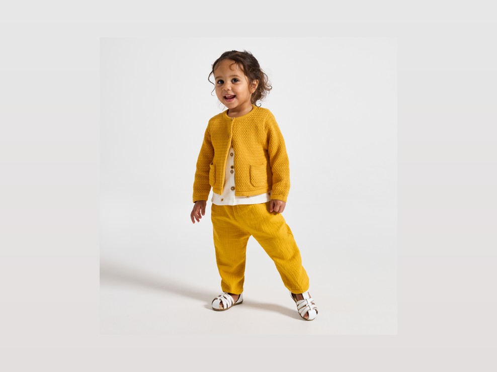 Cárdigan punto efecto ganchillo amarillo bebé niña 1