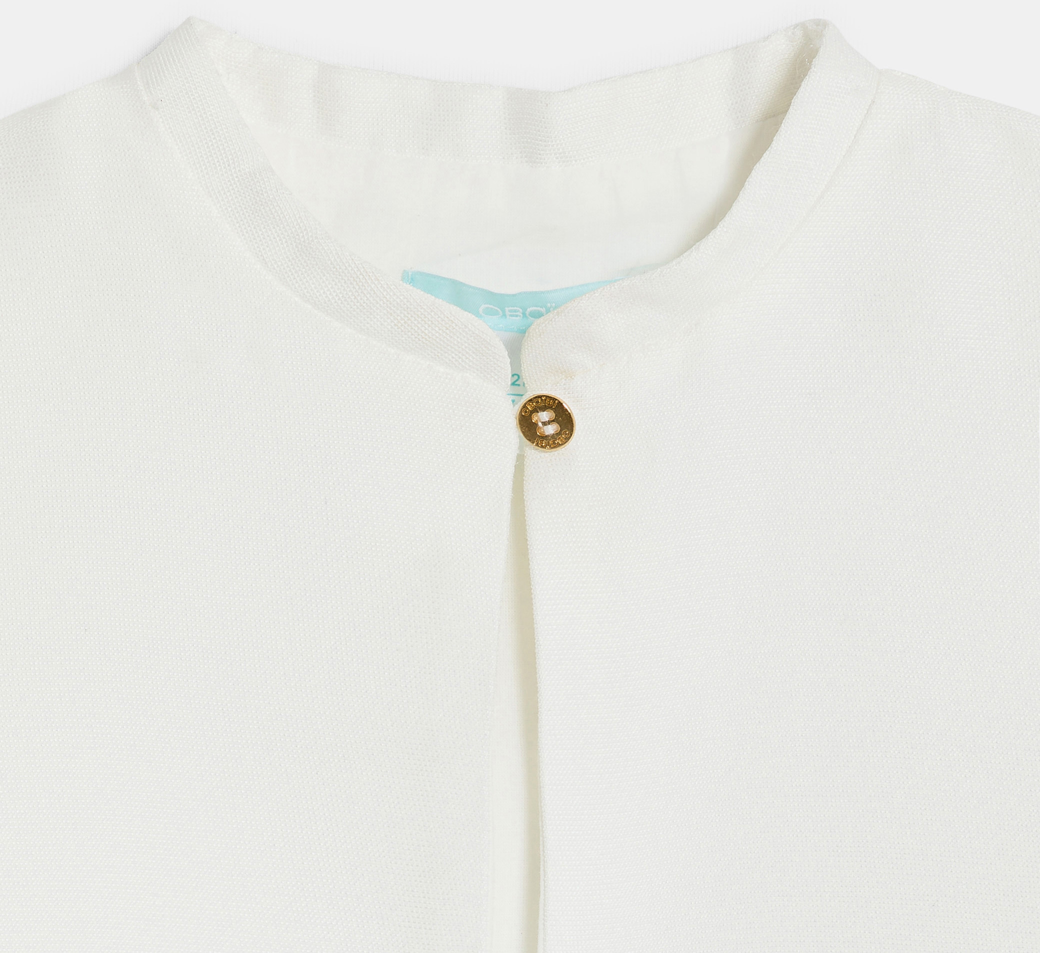 Baby girl's white cape with textured knit 2