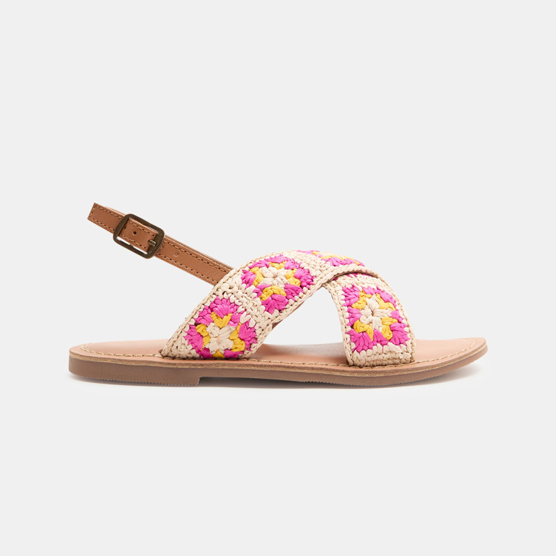 Rosa Sandalen mit Häkelriemen für Mädchen