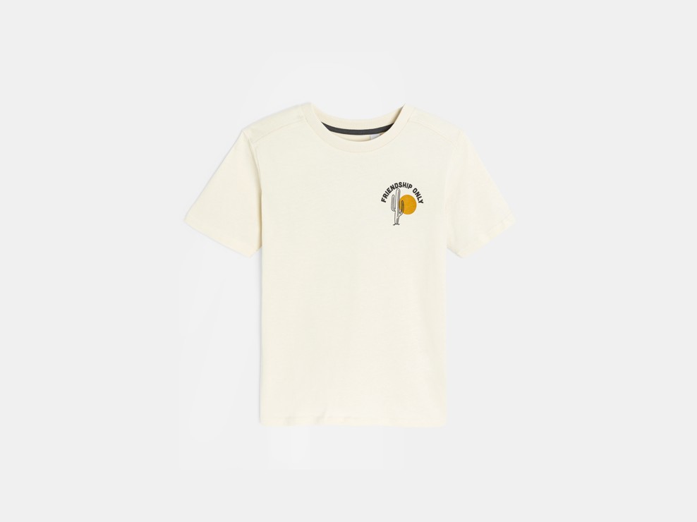 Camiseta de manga corta con mensaje en la parte delantera y trasera crudo niño 1