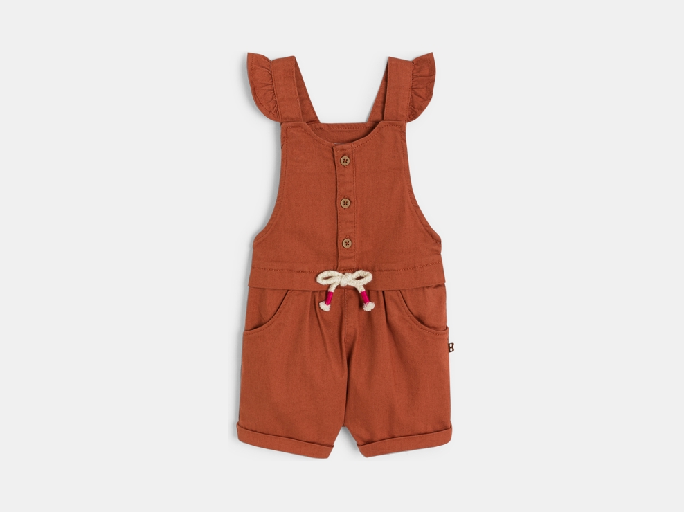 Kurze Latzhose in Braun mit Volants für kleine Mädchen 1