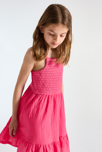 Vestido de tirantes detalle crochet y volante rosa niña 4