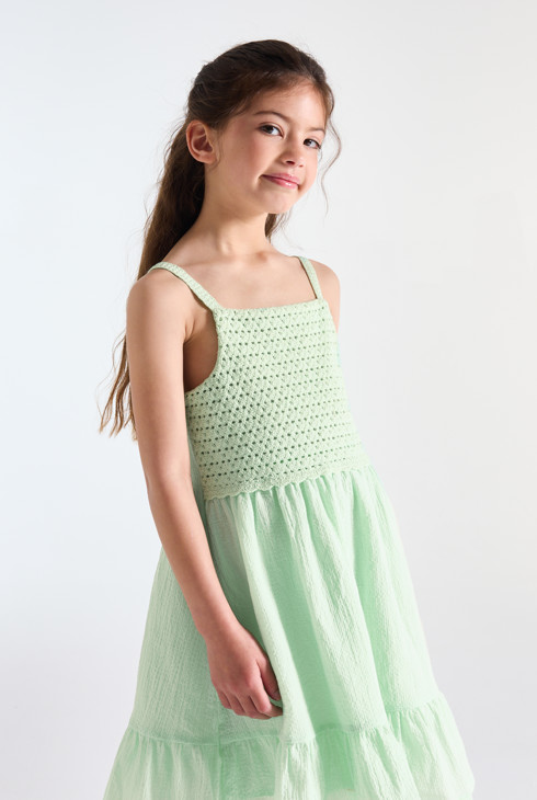 Grünes Trägerkleid mit Häkeldetail und Volant für Mädchen 2