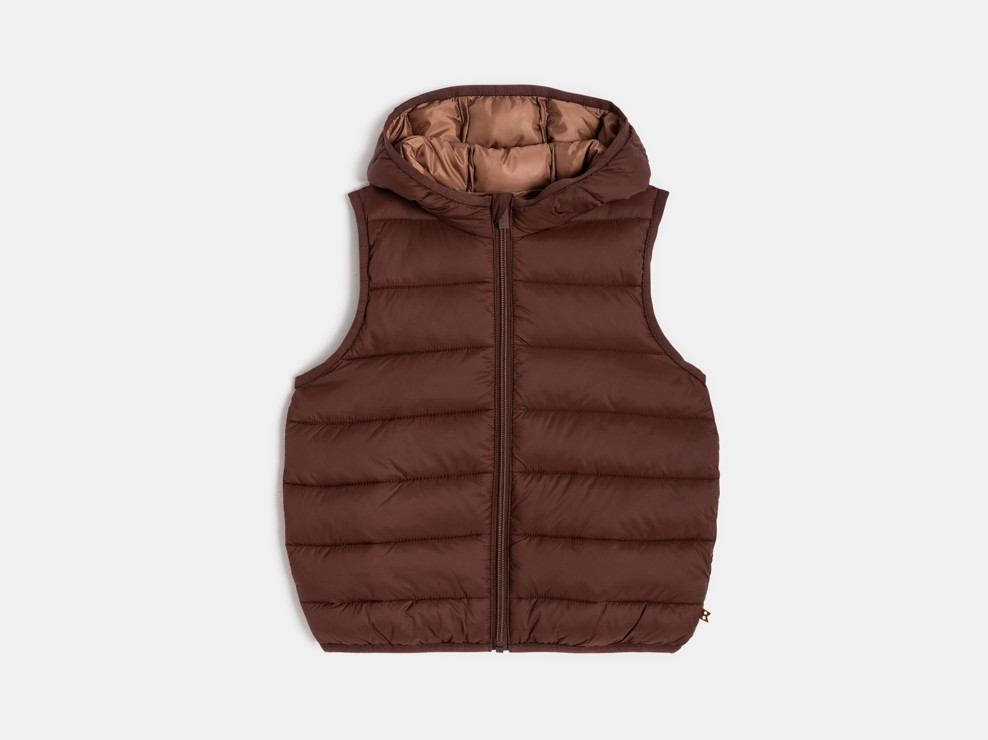 Piumino smanicato marrone con cappuccio per bambino 1