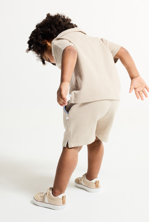 Baby boy'beige waffle cotton shorts 1