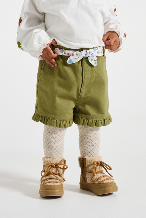 Short sarga de algodón con volantes verde caqui bebé niña 2