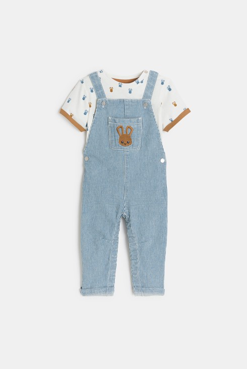 Dugački prugasti kombinezon i plava majica s motivom zeca za dječake 2