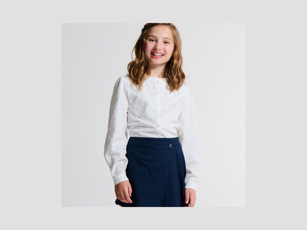 Romantische weiße Bluse mit Stickerei Mädchen 1